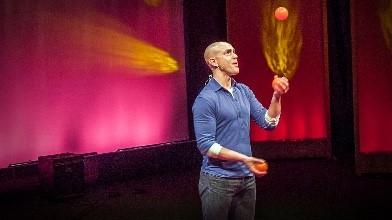 Andy Puddicombe juggling on stage